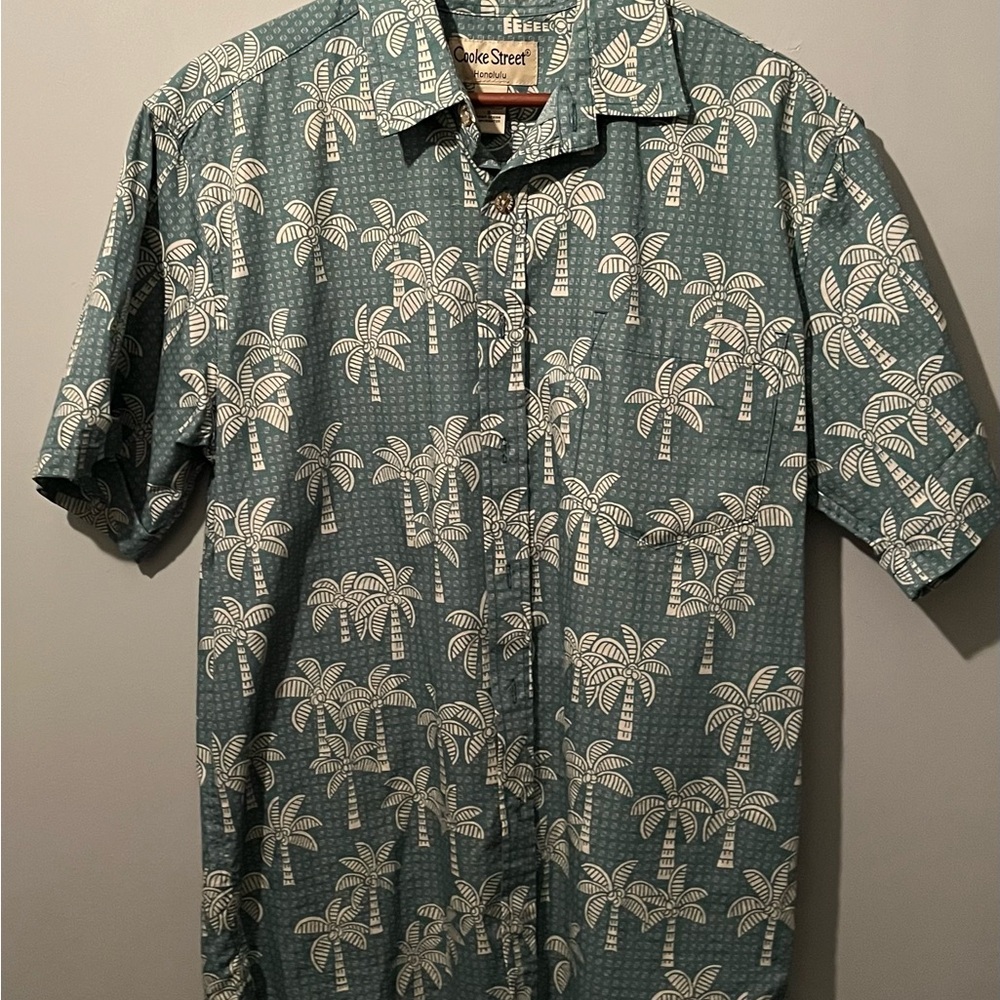 Cooke St Honolulu 100% cotton shirts. Med & Lg. Short sleeve. Like-new condition - Picture 4 of 6